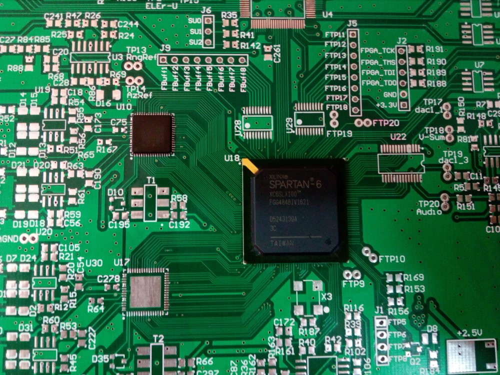 مونتاژ برد الکترونیکی با دستگاه اتوماتیک - دستی