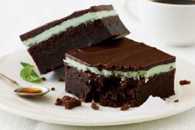 یک کیک شکلاتی خوش طعم با لایه رویی نعناع !